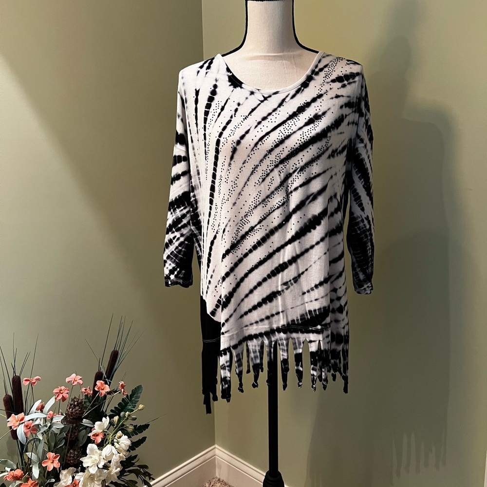 Thomas & Olivia White and Navy Tie-dye top, Size L